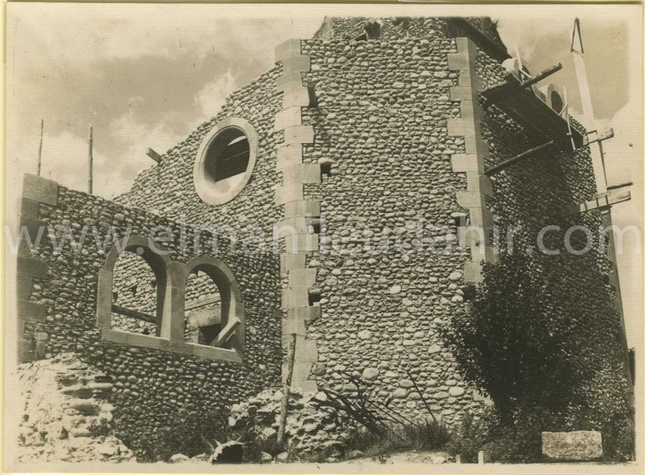 Manlleu. Setembre de 1942. fase de reconstruccio de l'esglesia parroquial.