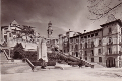 Manlleu. La PlaÃ§a. Soberanas (Alfonso). Any 1960.